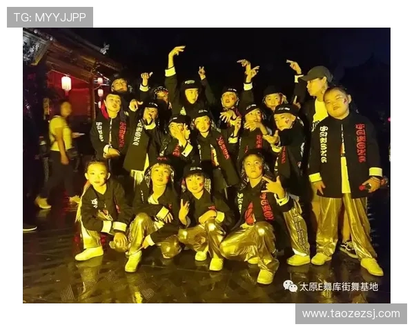 深圳街舞队战术解析：如何在竞争中脱颖而出与团队协作的艺术